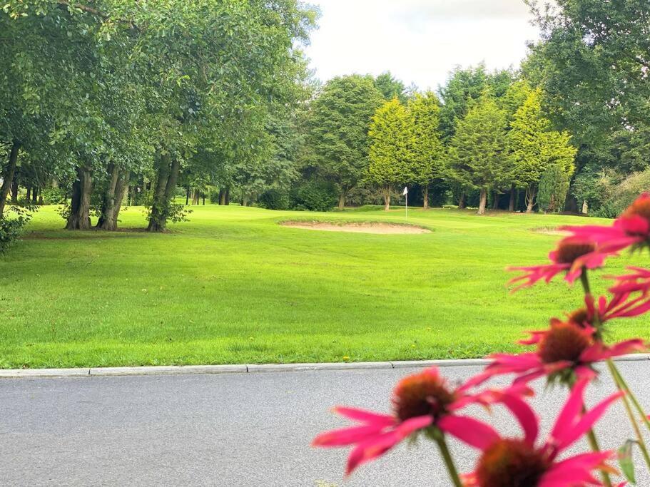 The Yorkshire Burrow Lodge With Hot Tub Bagian luar foto