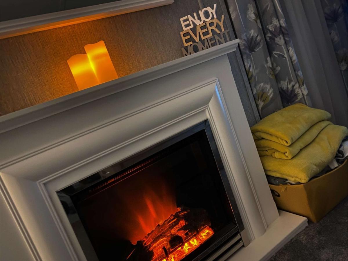 The Yorkshire Burrow Lodge With Hot Tub Bagian luar foto